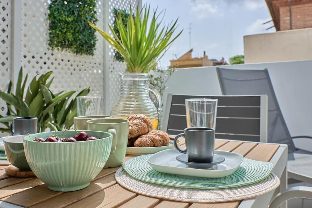 Sunny Cozy Penthouse With A Terrace At Plaza Del Carmen Lägenhet Valencia Exteriör bild