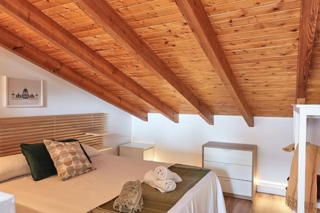 Sunny Cozy Penthouse With A Terrace At Plaza Del Carmen Lägenhet Valencia Exteriör bild