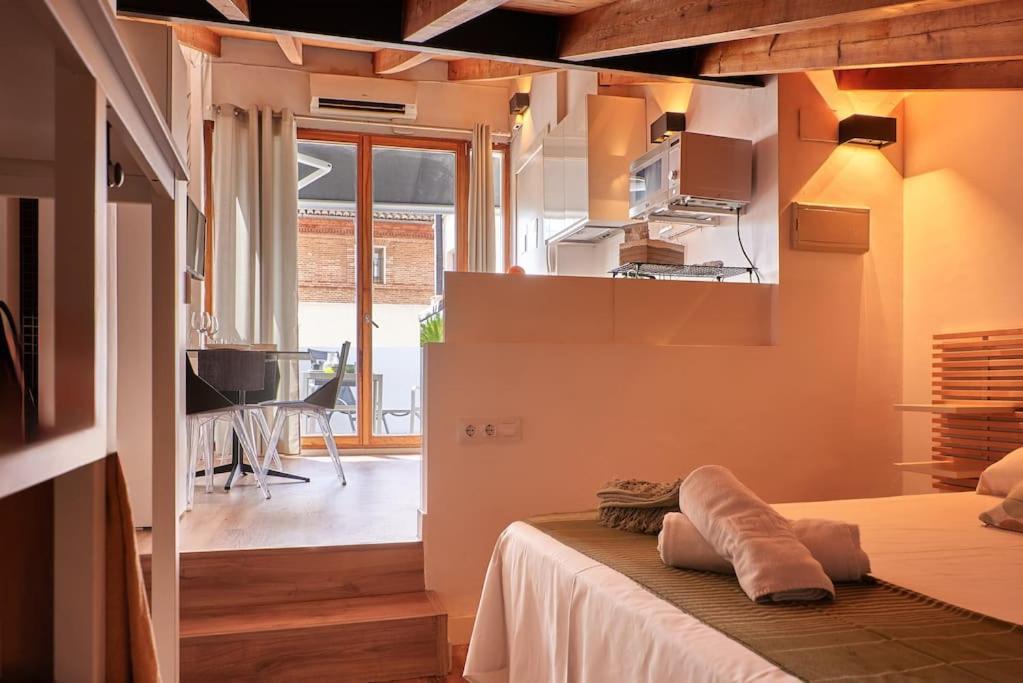 Sunny Cozy Penthouse With A Terrace At Plaza Del Carmen Lägenhet Valencia Exteriör bild
