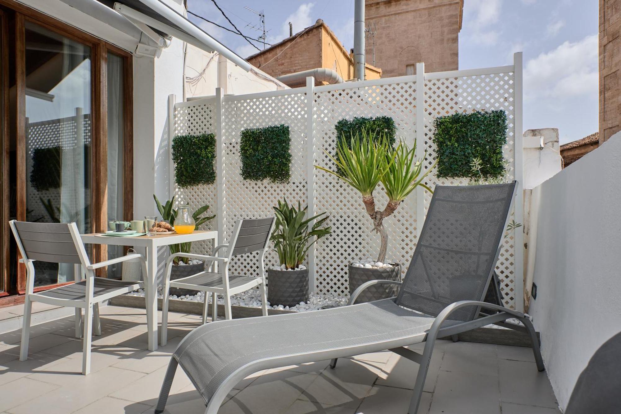 Sunny Cozy Penthouse With A Terrace At Plaza Del Carmen Lägenhet Valencia Exteriör bild
