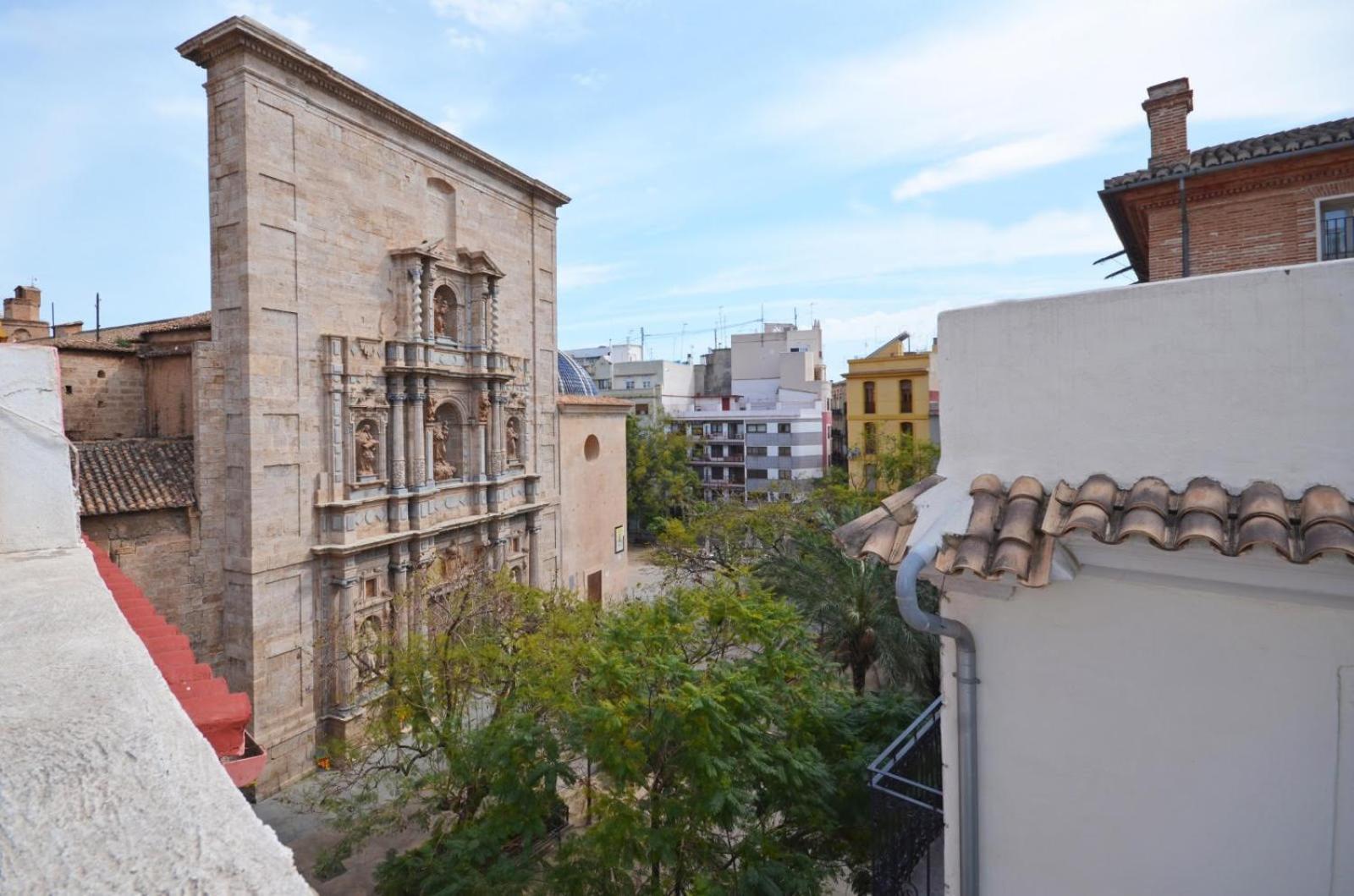 Sunny Cozy Penthouse With A Terrace At Plaza Del Carmen Lägenhet Valencia Exteriör bild