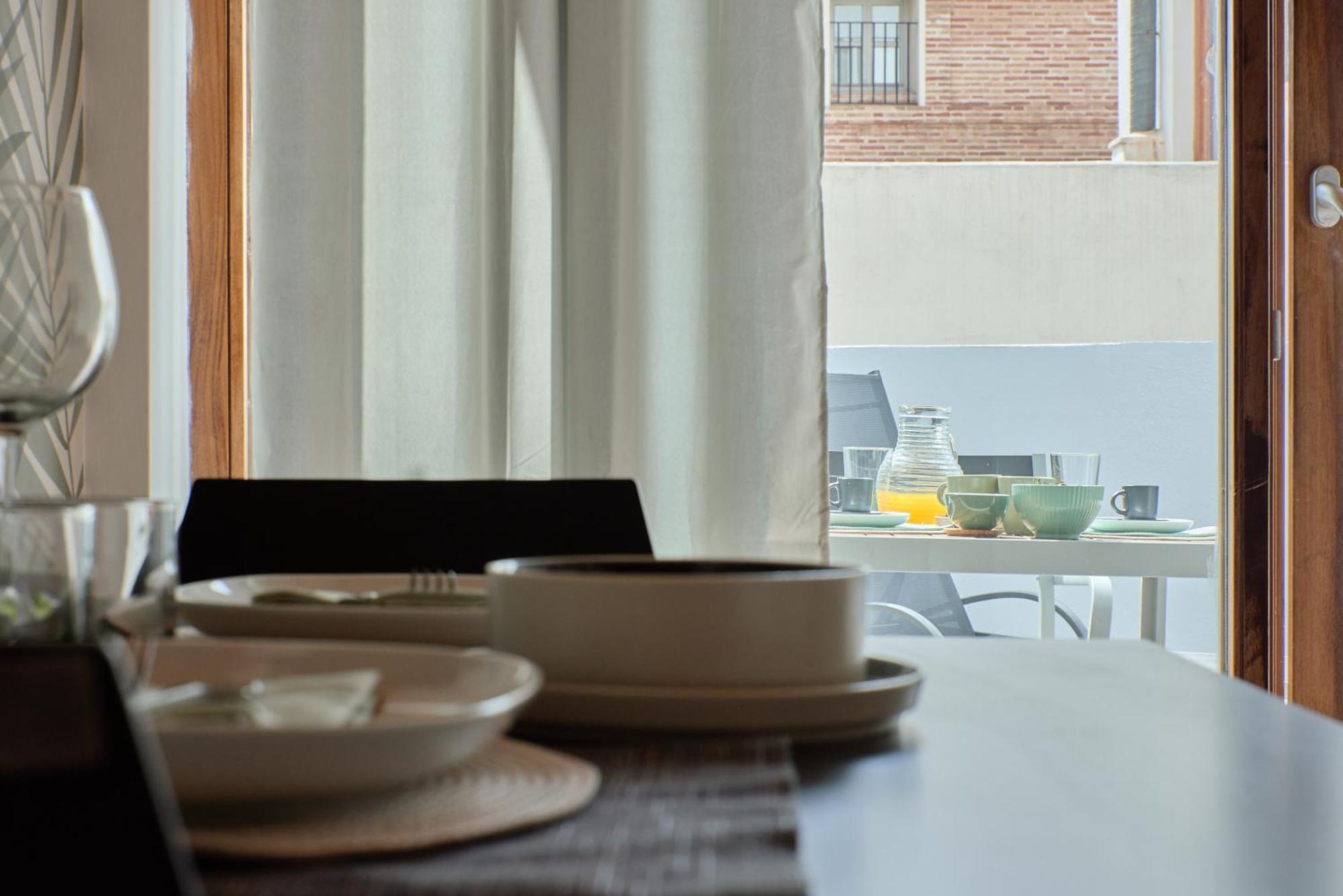 Sunny Cozy Penthouse With A Terrace At Plaza Del Carmen Lägenhet Valencia Exteriör bild