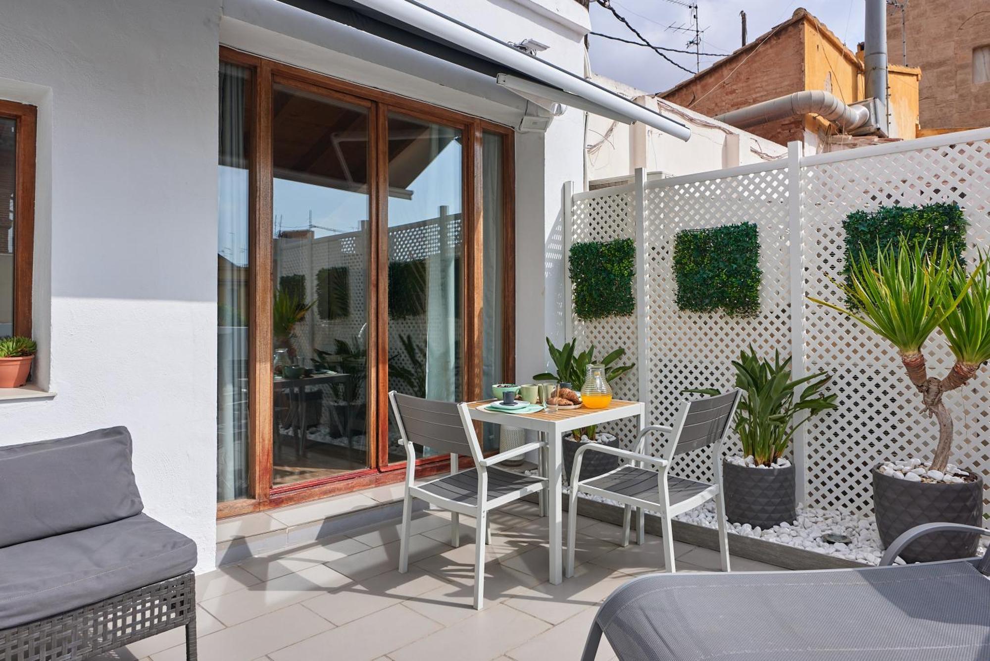 Sunny Cozy Penthouse With A Terrace At Plaza Del Carmen Lägenhet Valencia Exteriör bild
